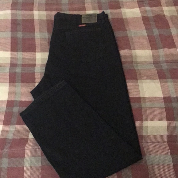 Clothing - Picture 8 of 8